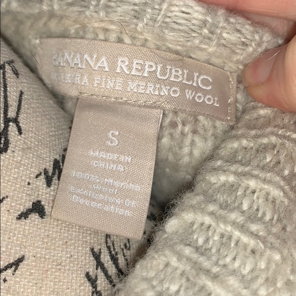 Banana Republic short sweater jacket with sequins - Picture 6 of 8